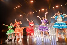 「虹のコンキスタドール 10th Anniversary LIVE ～すべてが虹になるサマーっ！～」大阪公演の様子。