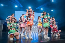 「虹のコンキスタドール 10th Anniversary LIVE ～すべてが虹になるサマーっ！～」大阪公演の様子。