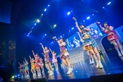 「虹のコンキスタドール 10th Anniversary LIVE ～すべてが虹になるサマーっ！～」大阪公演の様子。