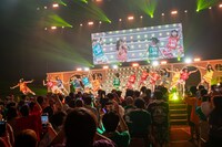 「虹のコンキスタドール 10th Anniversary LIVE ～すべてが虹になるサマーっ！～」大阪公演の様子。