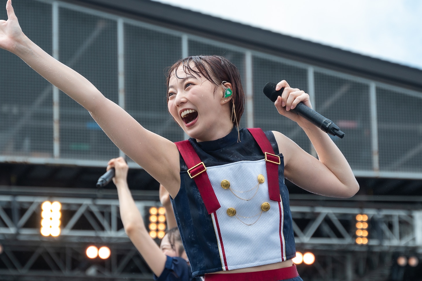 安本彩花