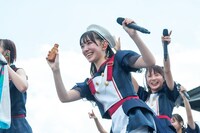 サンオイルをゲットした桜井えま。