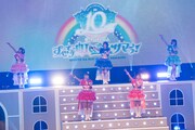 「虹のコンキスタドール 10th Anniversary LIVE ～すべてが虹になるサマーっ！～」大阪公演の様子。