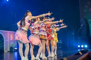 「虹のコンキスタドール 10th Anniversary LIVE ～すべてが虹になるサマーっ！～」大阪公演の様子。