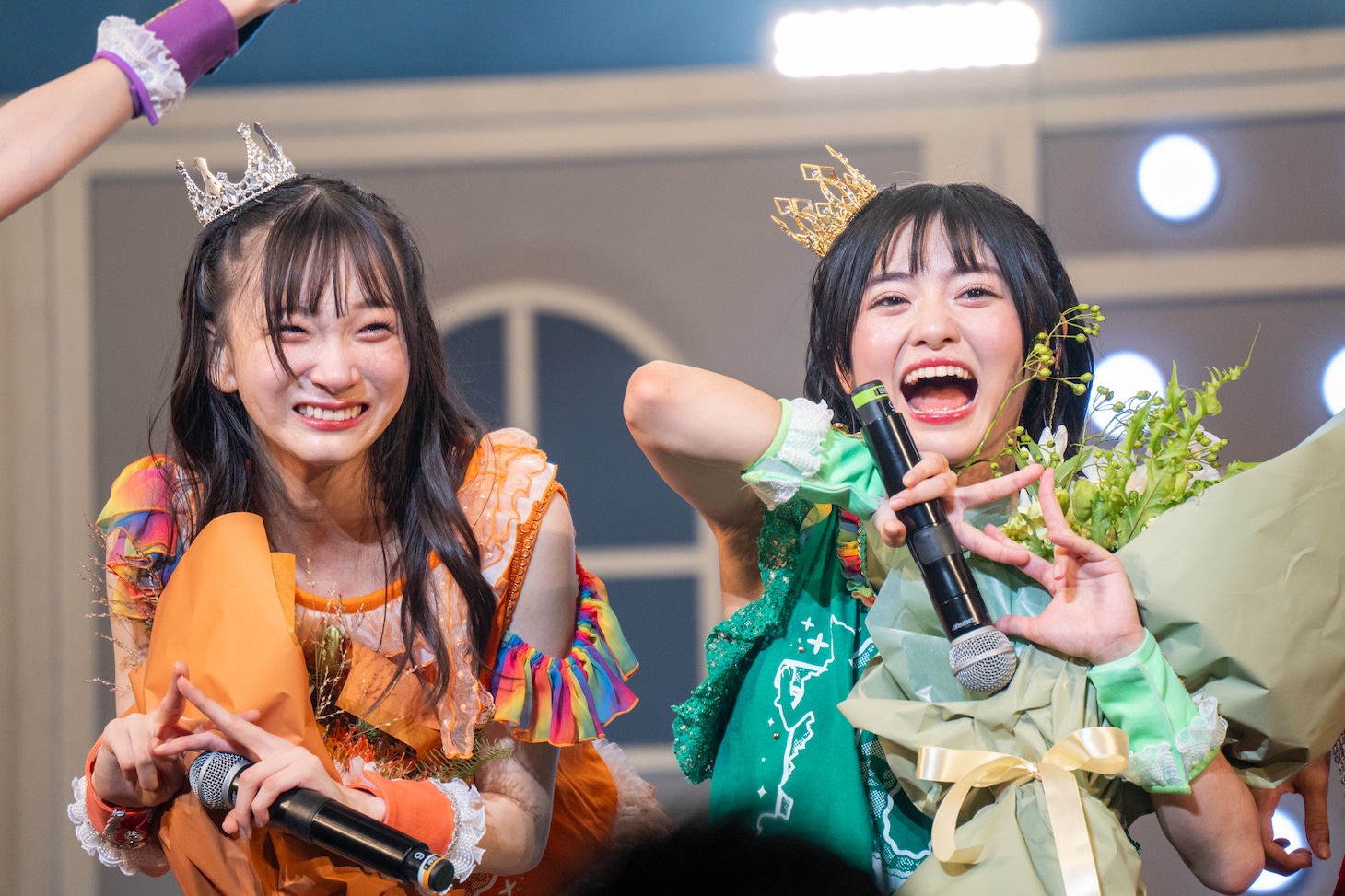 左から神田ジュナ、岡田彩夢。
