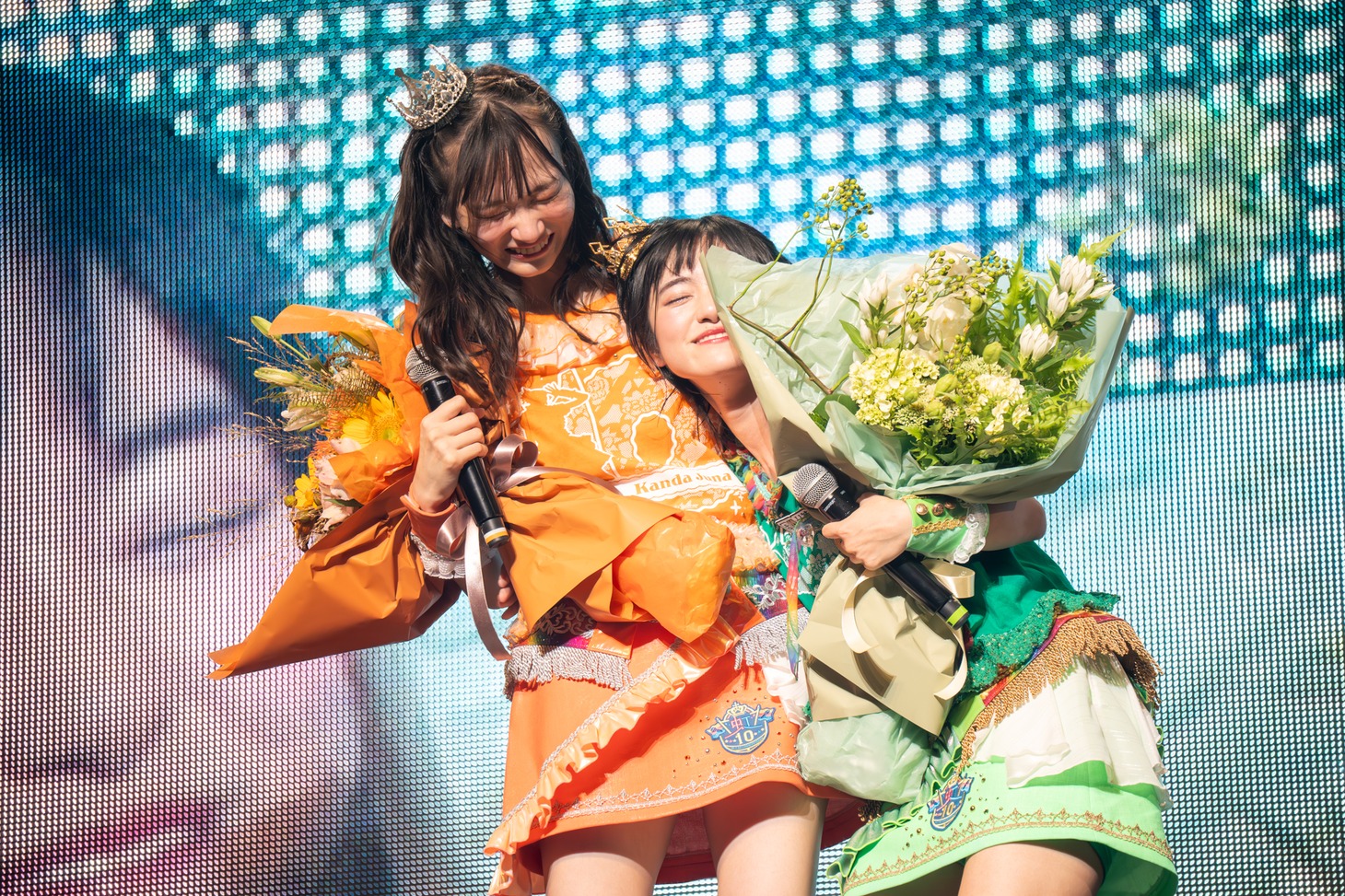 左から神田ジュナ、岡田彩夢。
