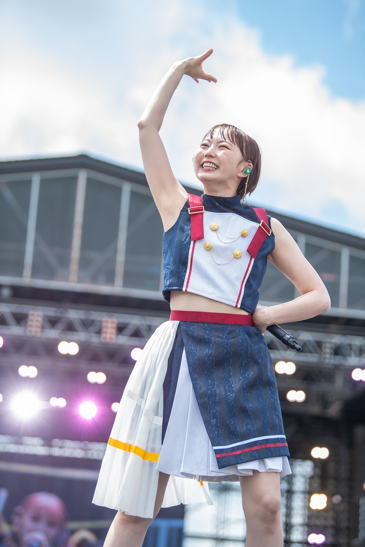 安本彩花