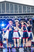 左から星名美怜、桜井えま、小久保柚乃。