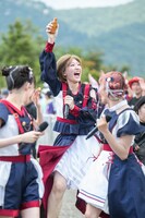 高難度アイテム、サンオイルをゲットした小林歌穂。