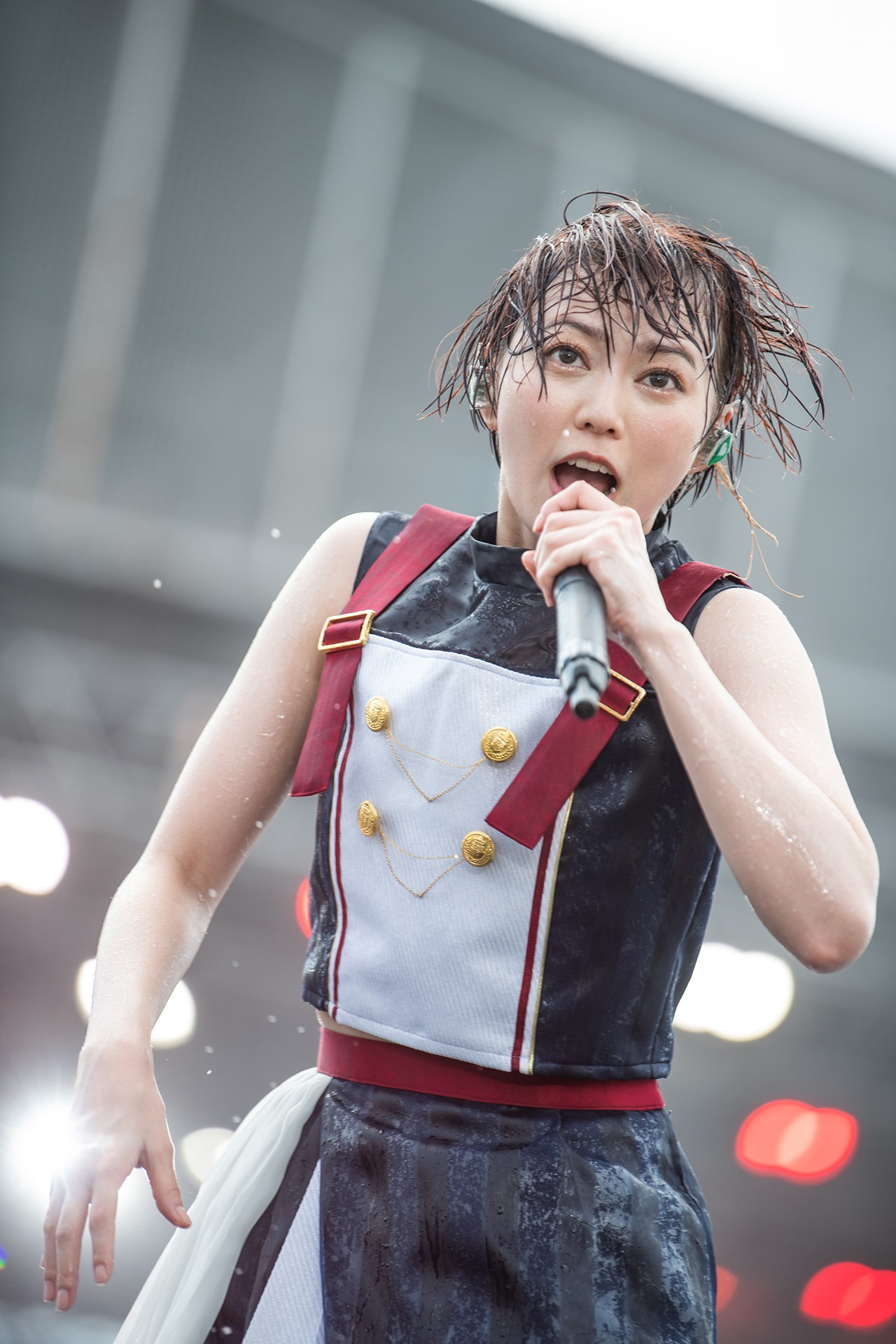 安本彩花