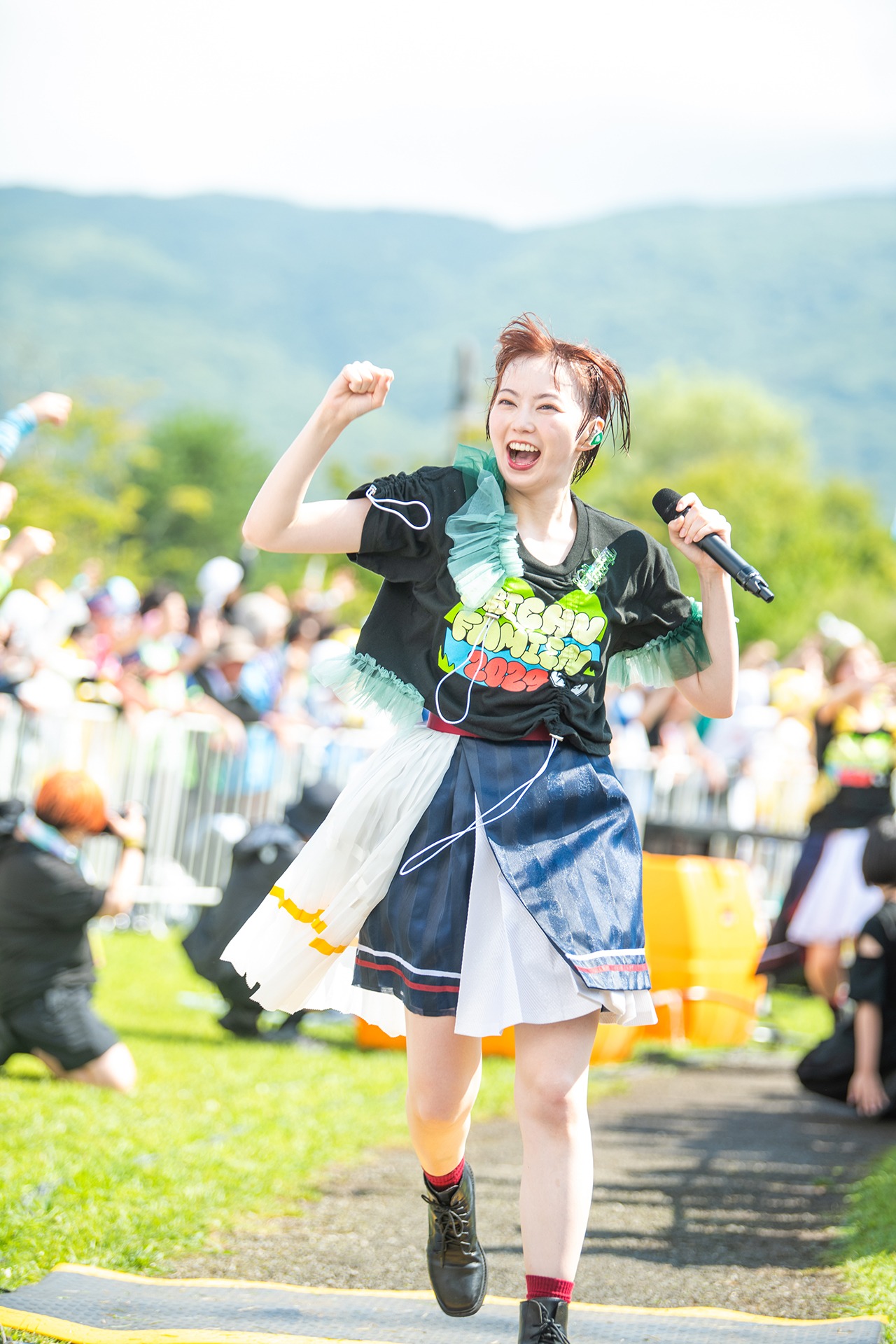 安本彩花