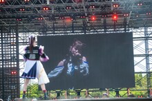 スクリーンに映る桜木心菜。