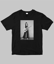 「SILENT SIREN すぅ フォトエッセイ この季節が終わる前に」オリジナルTシャツのデザイン。