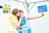 今年えびちゅう転入（加入）10周年を迎えた小林歌穂（左）と中山莉子（右）。