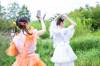 天使の羽が生えている風見和香の背中。