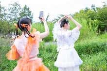 天使の羽が生えている風見和香の背中。