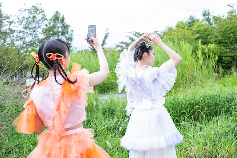 天使の羽が生えている風見和香の背中。