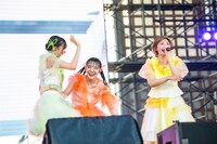 左から小久保柚乃、桜井えま、小林歌穂。