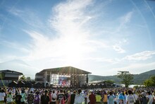 「えびちゅう 夏のファミリー遠足 略してファミえん in 山中湖2024」1日目の様子。