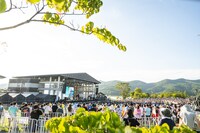 「えびちゅう 夏のファミリー遠足 略してファミえん in 山中湖2024」1日目の様子。