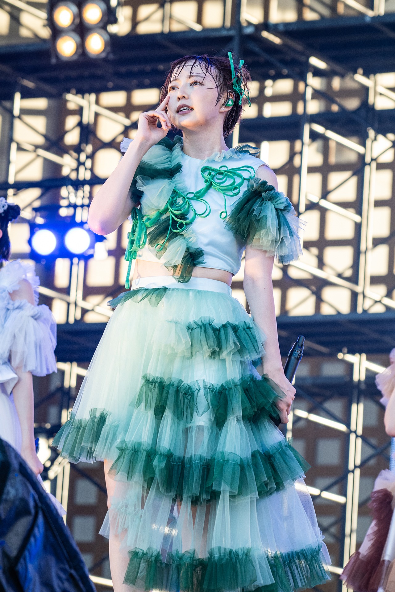 安本彩花