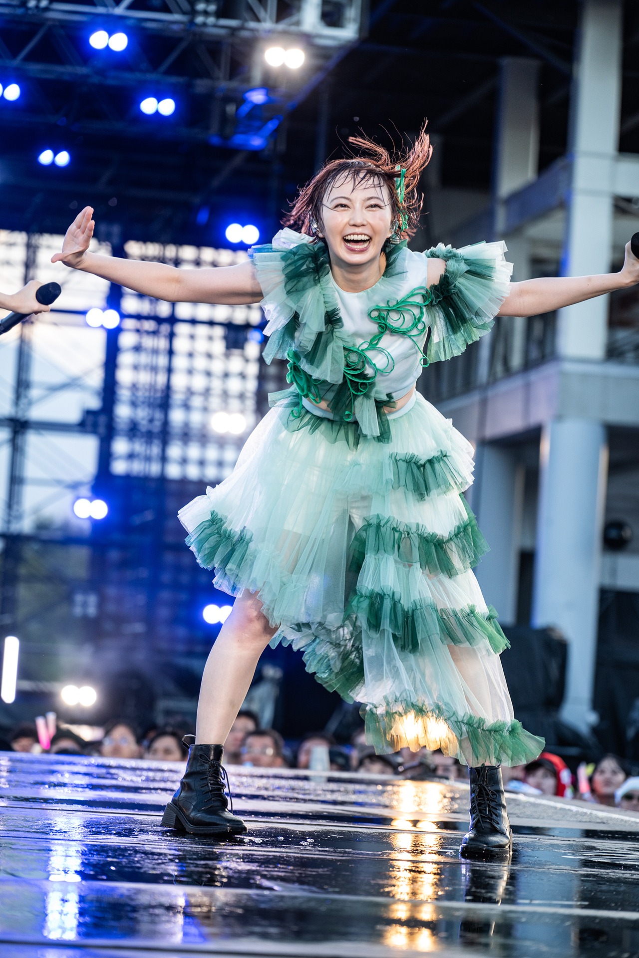 安本彩花