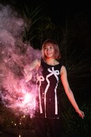 終演後に花火を楽しむ星名美怜。