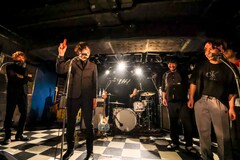 THE BAWDIESとプッシュプルポットが初対バン、全員参加コラボの“HOT DOG劇場”で事件解決に挑む