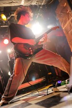 桑原拓也（G, Cho / プッシュプルポット）（撮影：柴田恵理）