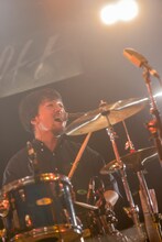 明神竜太郎（Dr, Cho / プッシュプルポット）（撮影：柴田恵理）