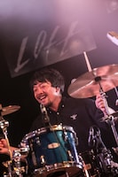 明神竜太郎（Dr, Cho / プッシュプルポット）（撮影：柴田恵理）