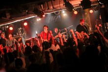 プッシュプルポットのライブの様子。（撮影：柴田恵理）