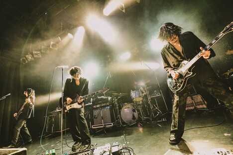 The Novembersのライブの様子。（Photo by AZUSA TAKADA）