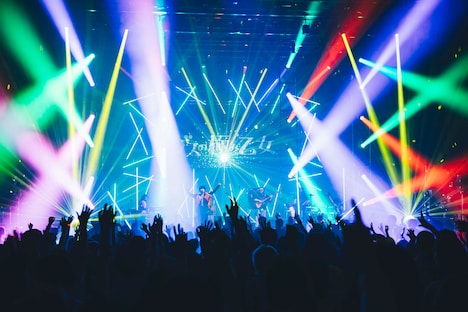 「ナイトクラビング」の様子。（撮影：横山マサト）