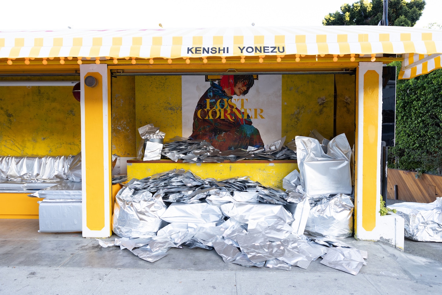 「KENSHI YONEZU "LOST CORNER" POP-UP in LA」　の様子。