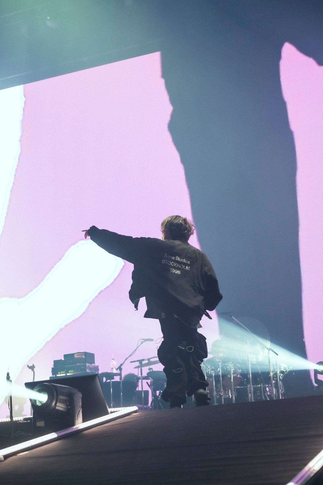人気画像1位は「Eveにとってライブは『代えがたい大切な時間』、有明アリーナでアジアツアー追加公演」より、Eve。（Photo by Takeshi Yao）