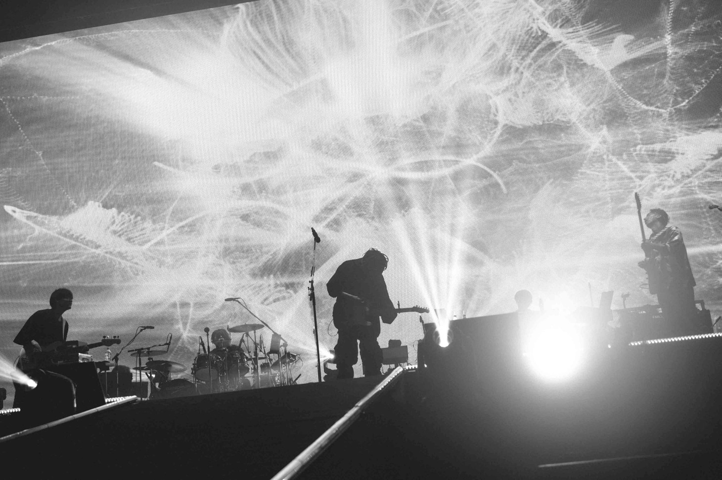 人気画像10位は「Eveにとってライブは『代えがたい大切な時間』、有明アリーナでアジアツアー追加公演」より、「Eve Asia Tour 2024 追加公演『文化』」ツアーファイナルの様子。（Photo by Takeshi Yao）