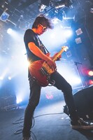 百々和宏（Vo,G / MO'SOME TONEBENDER）（撮影：ヤギタツノリ）