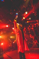 武井靖典（B / MO'SOME TONEBENDER）（撮影：ヤギタツノリ）