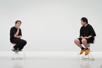 左から二宮和也、せいや。(c)テレビ東京