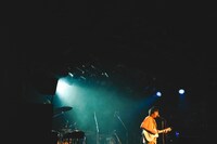 吉田靖直（Vo）（撮影：松永樹）