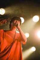 吉田靖直（Vo）（撮影：松永樹）