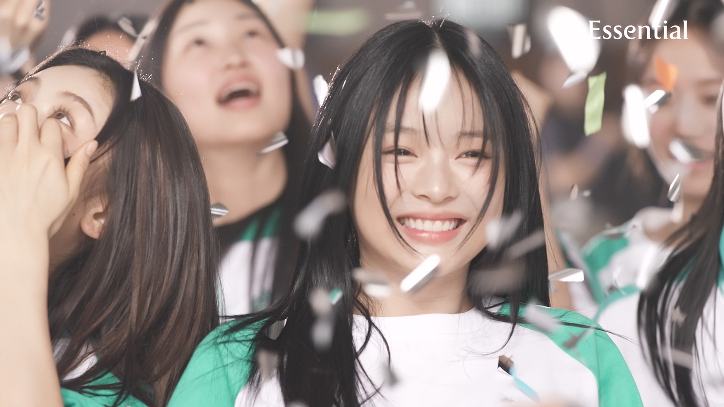 「Essential」新CM「体育祭」編のメイキング映像より。
