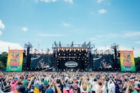 OKAMOTO'Sのステージの様子。（Photo by toya）