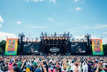 OKAMOTO'Sのステージの様子。（Photo by toya）