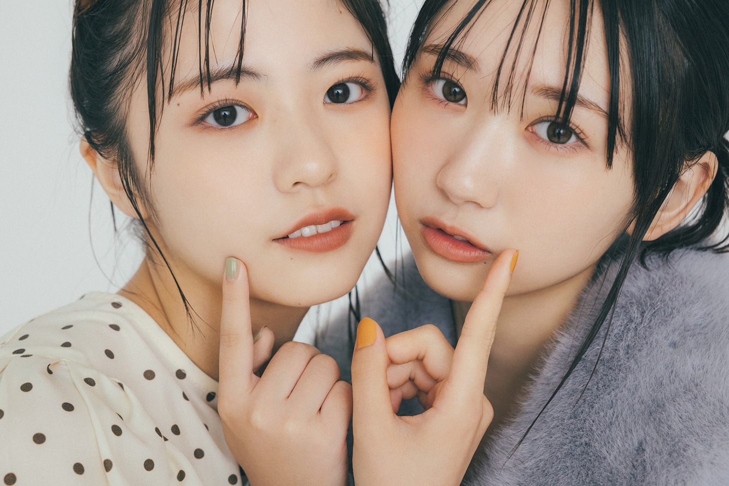 左から正源司陽子、藤嶌果歩。