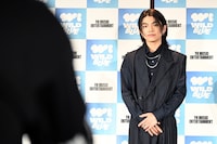 フォトセッション中の宮武颯。