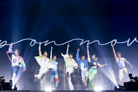 「Keep on Moving」を披露するNEXZ。（撮影：田中聖太郎写真事務所）