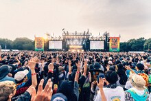 ONE OK ROCKのステージの様子。（Photo by Kosuke Ito）