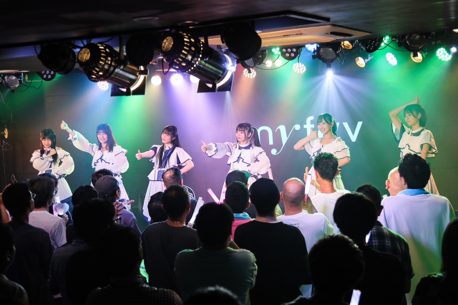 my favによるフリーライブの様子。(c)GATE Inc.